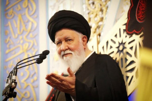 علم الهدی: اینکه بعضیها مذاکره کنند و قرار بگذارند و بعد بخواهند اجازه را از رهبری بگیرند، درست نیست
