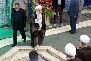انتقاد روزنامه هممیهن از بازگشت صدیقی به نمازجمعه: تندروها به خودشان هم رحم نمیکنند؛ اصطلاحاً دچار زیلوخوری شدهاند