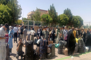 روزنامه جمهوری اسلامی: برای افغانستانیهایی که از ایران میروند اشک تمساح نریزید/ طالبان در ایران جنایت کرد، صداوسیما ساکت بود