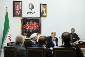 عارف: با هر نوع احتکاری برخورد میکنیم