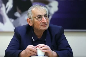 صادق زیباکلام: اینقدری که به صداقت و امانتداری دکتر احمد توکلی باور و یقین دارم به شخص خودم اینقدر اعتماد ندارم