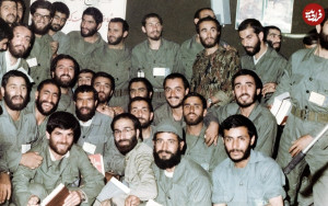 عکس/ سردار رشید در جبهه در کنار سردار سلیمانی، حاج همت، خرازی و احمد کاظمی