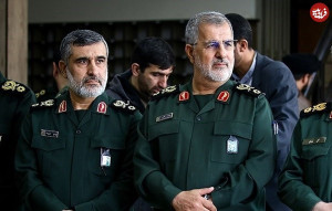 عکس/ چهره متعجب سردار پاکپور فرمانده جدید سپاه در کنار سردار حاجی زاده