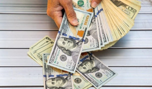 پیش بینی قیمت دلار امروز ۱۹ تیر ۱۴۰۴/ قیمت دلار در دوراهی کاهش و افزایش