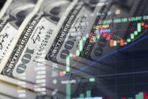 پیش بینی قیمت دلار ۲۶ تیر ۱۴۰۴/ دلار در مخمصه بازارساز