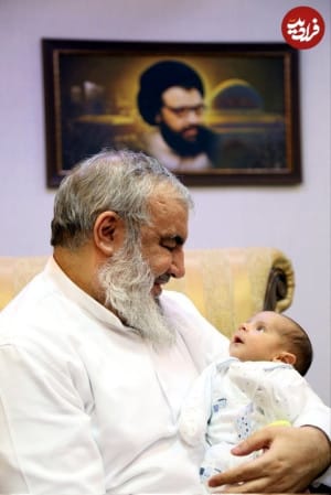 عکس/ چهره خندان و دیده نشده سید حسن نصرالله و نوه خردسالش