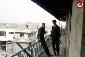 عکس/ چهره جوان سردار صفوی و شهید حسن باقری ۴۴ سال پیش در میان ویرانههای خرمشهر