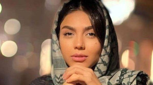 تغییرات جذاب آزاده زارعی بازیگر سریال آوای باران بعد از 10 سال / تصاویر سفر آزاده زارعی به دریاچه ارواح!