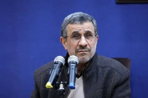 احمدی نژاد در انظار ظاهر شد!
