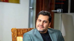 فیلم / امیرمحمد زند: تشکر میکنم از مسئولین محترم به خاطر این قطعی برق ، فقط زحمت بکشید یه کاری کنید گاز هم بره که کلا یه سره بشیم !
