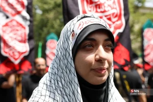 تصاویر؛ دسته عزاداری مردمی- دانشجویی تاسوعای حسینی در حمایت از رهبر انقلاب