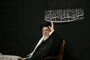 بازتاب گسترده حضور رهبرانقلاب در مراسم شب عاشورا در رسانههای جهانی
