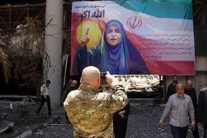 بازدید وابستگان نظامی ۲۰ کشور از ساختمان شیشهای صداوسیما