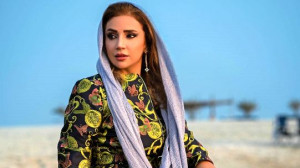 تصاویری از پوشش سنتی و زیبای شبنم قلی خانی در جزیره هرمز /خانم بازیگر از دبی به هرمز در رفتامد!