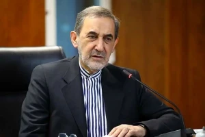انتقاد تند روزنامه اصولگرا از ولایتی؛ چرا میگویید برخی رویکردهای حاکمیت باید عوض شود!