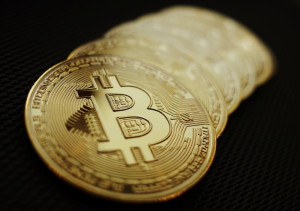 قیمت بیتکوین از ۱۲۱ هزار دلار گذشت؛ آمریکا آماده تصویب قوانین جدید به نفع بازار کریپتو
