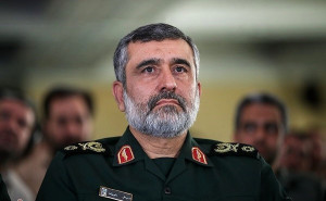 تصویری کمتر دیده شده از دو سردار شهید جنگ ۱۲ روزه، هنگام کار بر روی یک موشک ایرانی؛ ۳۸ سال پیش
