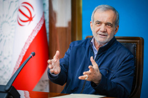 روزنامه اصولگرا: پزشکیان مانند احمدی نژاد نیست که خودش را ژنرال بداند و بقیه را سرباز