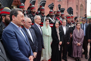 سفر پزشکیان به دیار دوستانِ زمان جنگ