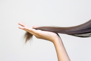 برای تقویت مو چیکار کنیم ؟ ؛ راهکارهای کمهزینه طب سنتی برای تقویت مو