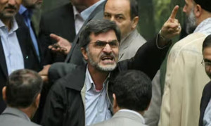انتقاد شدید کوچکزاده از پزشکیان: بیهاشم و بنیامیه نسبت خویشاوندیشان دورتر از شما و الهام علی اف نبود، افهمت؟