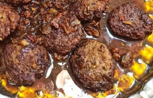 آغوز کوکو؛ رسپی کوکوی ساده گیلانی با گردو و رب انار