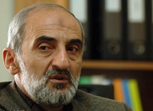 توصیه حسین شریعتمداری به اصحاب رسانه: پنج واحد درس عملیات روانی را گذرانده و با شناخت صحنه هوشمندانه عمل کنید