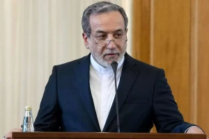 رهبر انقلاب با عصای موسیگونه، راهها را باز کردند