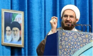 قدردانی حاج علی اکبری از کاظم صدیقی در خطبه های نماز جمعه/ وحدت ملی فتحالفتوح جنگ 12 روزه بود/ در استفاده از آب سبک زندگی اسلامی مورد توجه قرار بگیرد