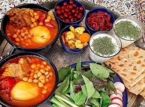 چرا غذاهای ساده و طبیعی دو برابر بیشتر به کاهش وزن کمک میکنند؟