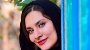 جدیدترین عکس مامان صدیقه سریال بچه مهندس در کنار ساحل دریا / خانم بازیگر را 7 سال پس از سریال ببینید!