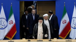 رفتار زشت یک مقام با رهبر انقلاب؛ رهبری گفتند به خاطر برکناریاش تا صبح نخوابیدم