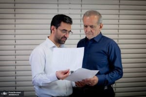 انتقاد آذریجهرمی به عملکرد دولت؛عدم قطعیت و پیشبینیناپذیری در اقتصاد ایران بیش از پیش افزایش یافته است/ به انفعال خاتمه دهید!