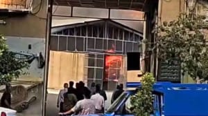 آتشسوزی گسترده در سوله آرد گندم شیراز