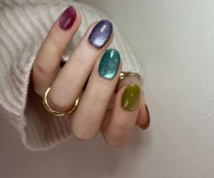 بهترین رنگ لاک ژل آیس برای پوست روشن و دست سفید+مدلهای جدید