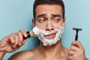 نکات مهم اصلاح صورت با ژیلت برای جلوگیری از التهاب و بریدگی