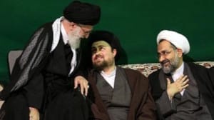 عکس دلنشین از خوش و بش رهبری انقلاب با فرزند سید حسن خمینی در منزلشان/ چه پذیرایی ساده و بدون تجملاتی از رهبری کردند