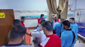فیلم فاجعه در محور نجف به بصره / مینیبوس و اتوبوس حامل زائران با هم تصادف کردند
