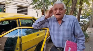 خداحافظی پیرمرد 90 ساله از رانندگی تاکسی!