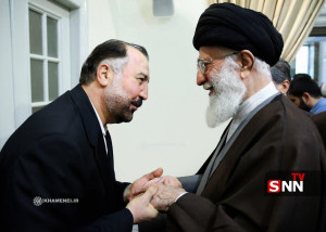 تصویر دیده نشده از شهید سید فؤاد شکر در دیدار با رهبر انقلاب