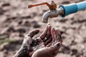 آب دریای خزر و خلیج فارس به فلات مرکزی منتقل شود