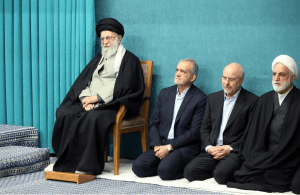 اینکه میگویند رهبری تحت تاثیر فشارهاست بدترین اهانت به آقاست