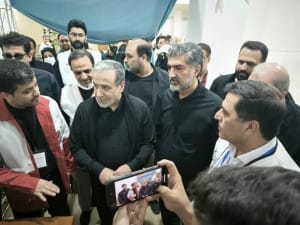 بازدید عراقچی از روند ارائه خدمات به زائران ایرانی در نجف