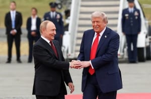 استقبال گرم ترامپ از پوتین در آلاسکا؛ بازار نفت دیدار را مثبت ارزیابی کرد!