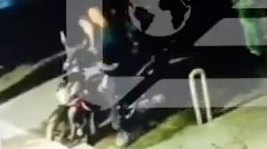 لحظه سرقت گوشی موبایل ورزشکار 28 سال که منجر به قتل شد
