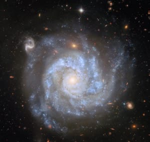 کهکشان NGC 1309؛ زیبایی مارپیچی که به رمزگشایی انبساط جهان کمک میکند