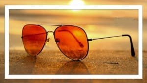 ۳ دلیل علمی برای اینکه همین امروز عینک آفتابی بزنید!