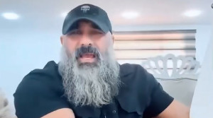 واکنش تند ابوعزرائیل به برخورد با پرچم ایران