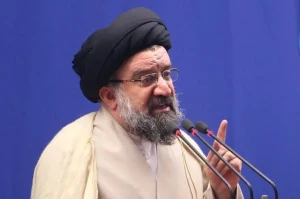 احمد خاتمی: ملت شجاع ما وقتی موشک میخوردند، روی پشت بام میرفتند ببینند چه خبر است، اما تل آویو شهر اشباح شد / نصرت الهی همه جا پیروزی بر دشمن نیست /در جنگ ۱۲ روزه محبوبیت رهبری چندین برابر شد