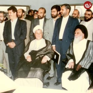 عکس/ هاشمی رفسنجانی در روز ورود محموله کامپیوتر به ایران
